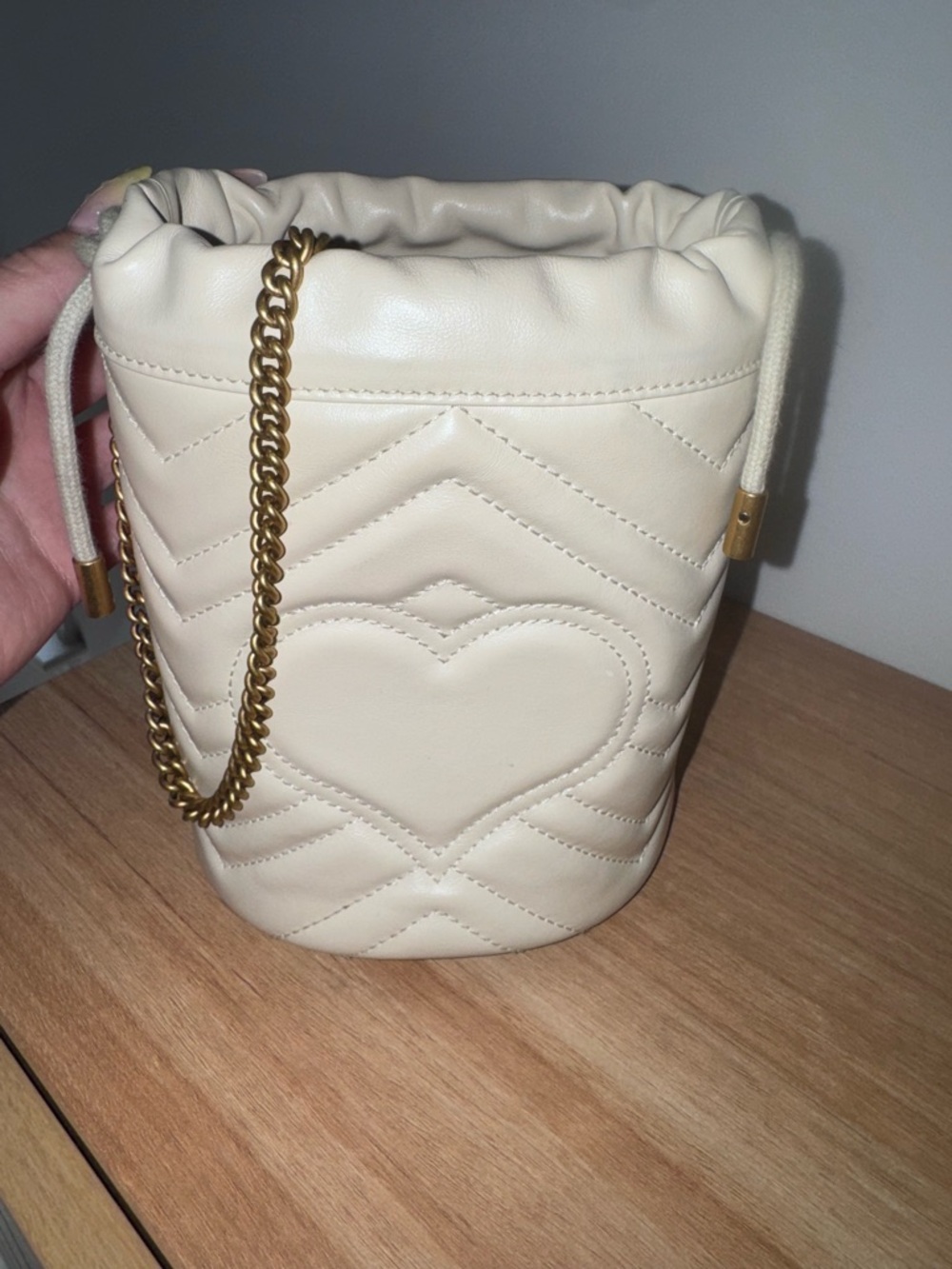 Gucci Chevron Quilted Bucket Bag in Cream with Gold-Tone Hardware - Picture 3 of 3